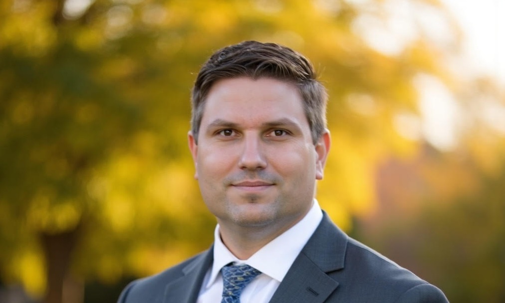 St James med student sacrifices hand to save toddler from fall