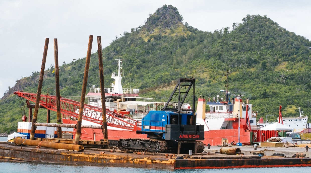 Carriacou: Windward jetty project equipment arrives
