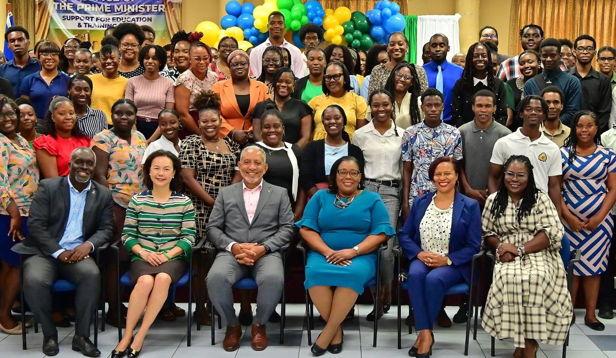SVG govt welcomes 200+ interns as SET expands